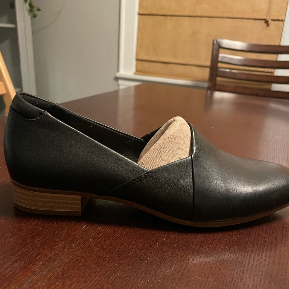 New Clarks Women’s Juliet Palm Loafers, 8.5!